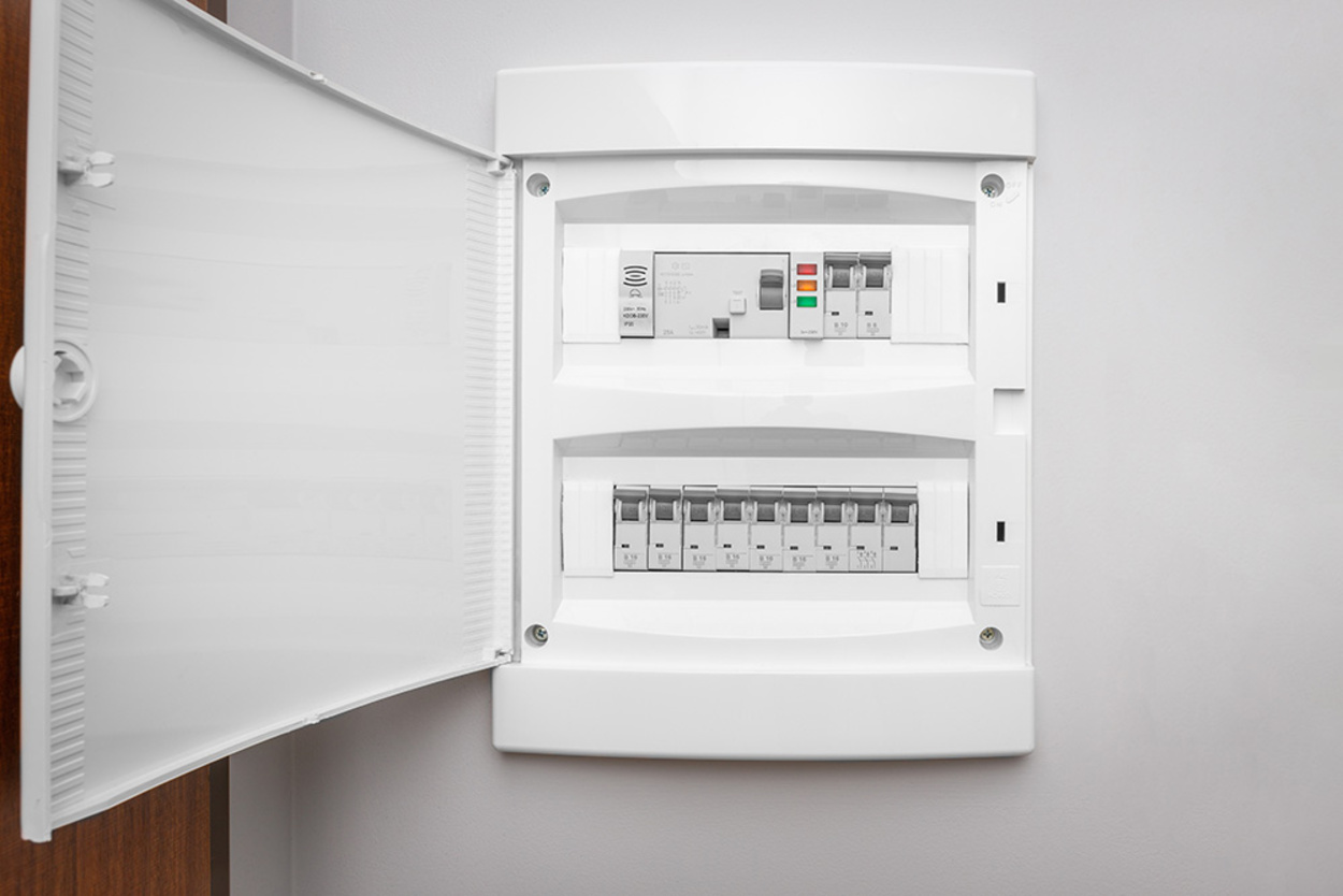 Über­spannungs­schutz bei Elektro Schraut GmbH in Essleben